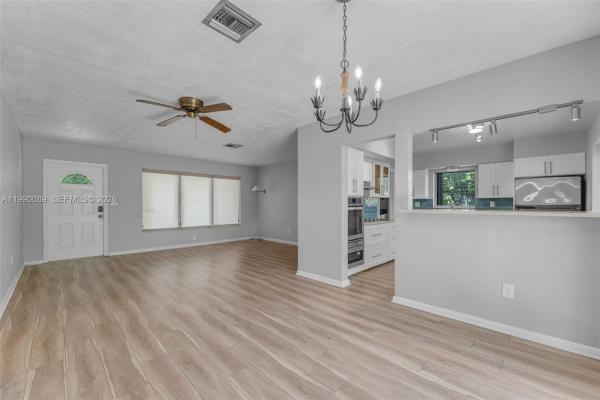 Heftler Homes, 4341 SW 104th Ct, Westwood Lakes, Florida 33165, image 2