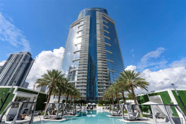 Paramount Miami Worldcenter, 851 NE 1st Ave #302, Miami, Florida 33132, image 1