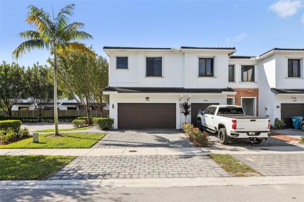 10828 SW 235th St, Unincorporated Dade County, Florida 33032, image 1