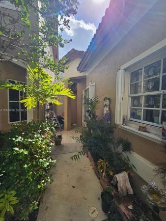 Emerald Courts, 16132 Emerald Cove Rd, Weston, Florida 33331, image 3
