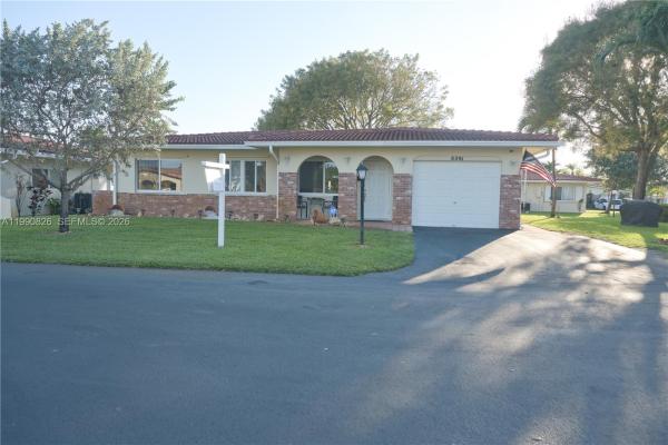 Crystal Lake Villas, 4391 NW 12th Ter, Deerfield Beach, Florida 33064, image 2