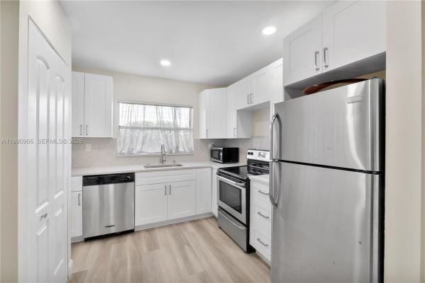 Sunrise Lakes 3, 9201 Sunrise Lakes Blvd #304, Sunrise, Florida 33322, image 1