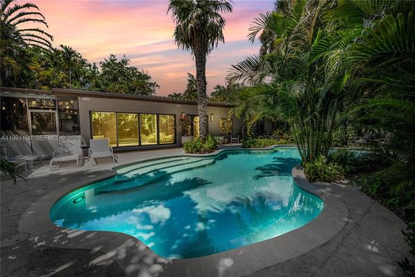 Pinecrest Manor, 3620 Battersea Rd, Miami, Florida 33133, image 1