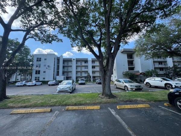 Lagoon Place, 9330 Lagoon Pl #109, Davie, Florida 33324, image 1