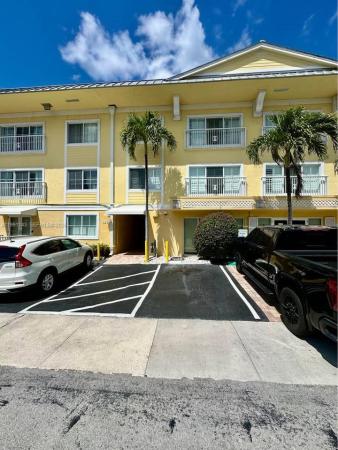 Pine Crest Village At Victoria Park, 151 NE 16th Ave #334, Fort Lauderdale, Florida 33301, image 1
