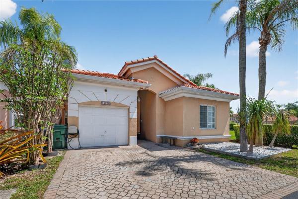 Lennar Townhomes At Forest Lakes, 16299 SW 103rd St, The Hammocks, Florida 33196, image 2