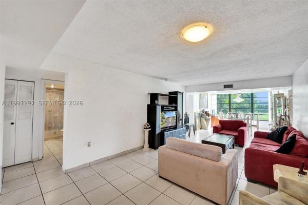 Whitehall Of Pine Island Ridge, 1502 Whitehall Dr #205, Davie, Florida 33324, image 1