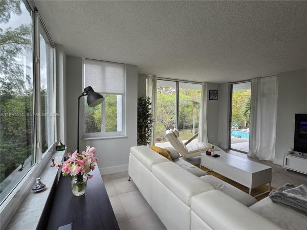 The Greynolds Park Club, 17890 W Dixie Hwy #307, North Miami Beach, Florida 33160, image 1