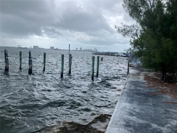 10801 N Bayshore Dr, Unincorporated Dade County, Florida 33161, image 3