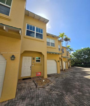Miami Court, 806 SE 14th St #806, Fort Lauderdale, Florida 33316, image 1