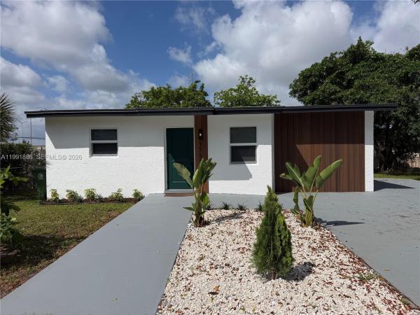 Lauderdale Manors, 1766 Lauderdale Manor Dr, Fort Lauderdale, Florida 33311, image 1