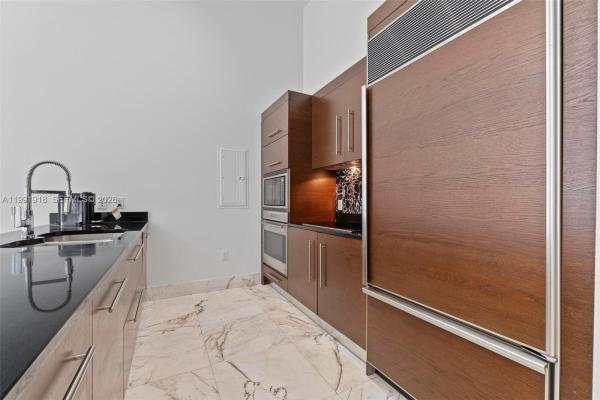 Icon Brickell Tower 1, 475 Brickell Ave #2209, Miami, Florida 33131, image 2
