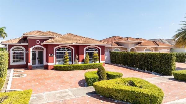 Maria Gardens, 7929 NW 200th Ter, Hialeah, Florida 33015, image 2