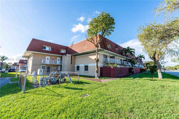 Laguna Club East, 250 NW 107th Ave #205, Fountainebleau, Florida 33172, image 1