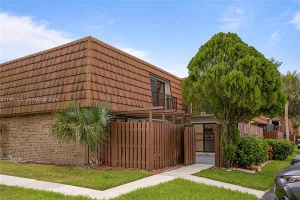 Village At Lake Pine, 1170 SW 118th Ter, Davie, Florida 33325, image 1