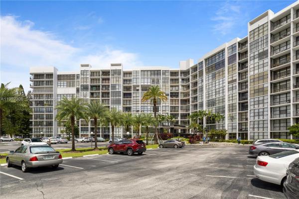 Oceanview Park, 1000 Parkview Dr #723, Hallandale Beach, Florida 33009, image 1