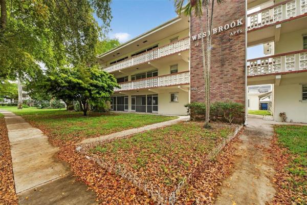 Westbrook, 412 S Luna Ct #11, Hollywood, Florida 33021, image 2