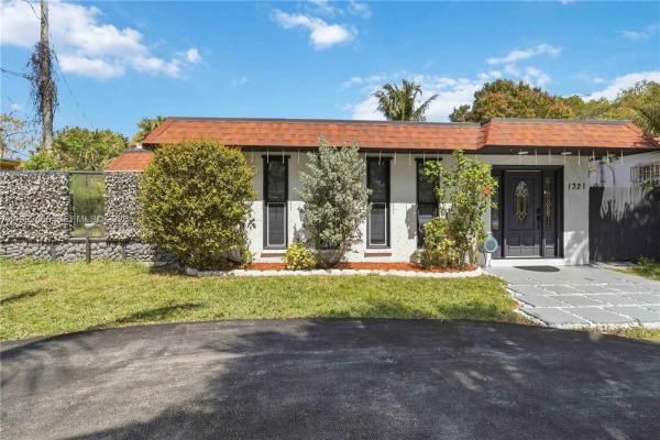 1321 NE 148th St, Unincorporated Dade County, Florida 33161, image 1