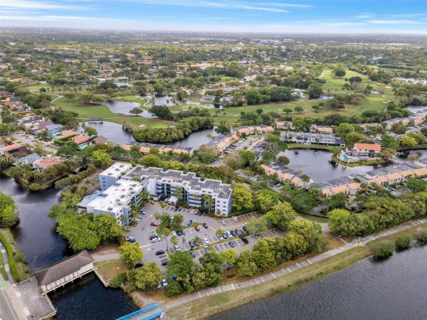 Manaranda Village, 1021 Mockingbird Ln #302, Plantation, Florida 33324, image 3