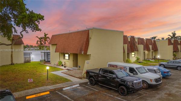 8920 Palm Tree Ln #8920, Pembroke Pines, Florida 33024, image 1