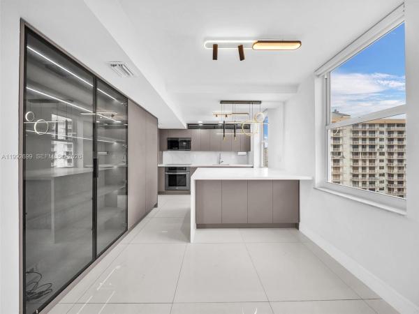 Winston Towers 500, 301 174th St #2004, Sunny Isles Beach, Florida 33160, image 2