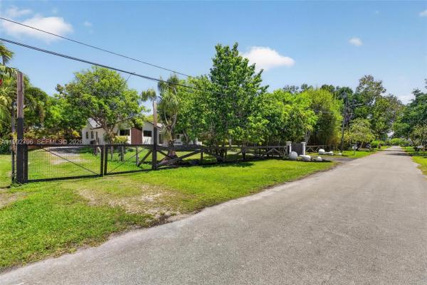 Oak Hill, 14755 SW 18th Ct, Davie, Florida 33325, image 3