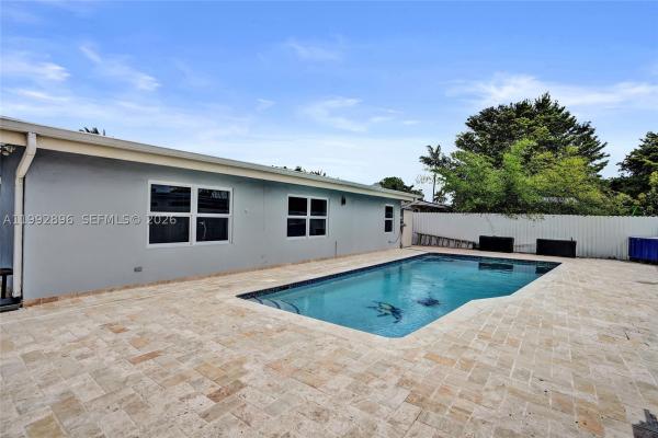 Winston Park, 12930 SW 83rd St, Kendale Lakes, Florida 33183, image 2
