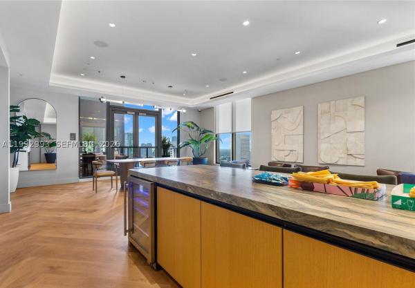 121 NE 5 #1404, Miami, Florida 33132, image 1