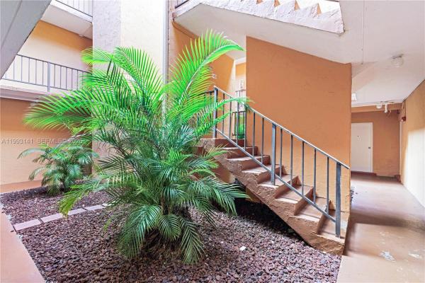 9423 SW 76th St #W21, Unincorporated Dade County, Florida 33173, image 1