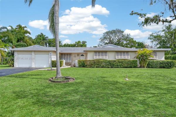 10753 SW 118th St, Unincorporated Dade County, Florida 33176, image 1