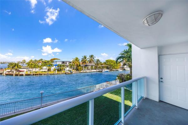Stratford House, 2841 NE 163rd St #215, North Miami Beach, Florida 33160, image 3