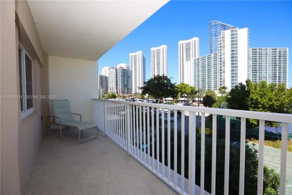 Arlen House Central, 300 Bayview Dr #216, Sunny Isles Beach, Florida 33160, image 2