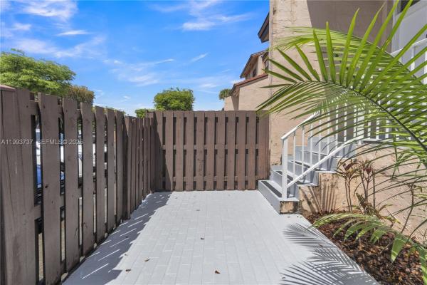 425 W Park Dr #12, Fountainebleau, Florida 33172, image 3