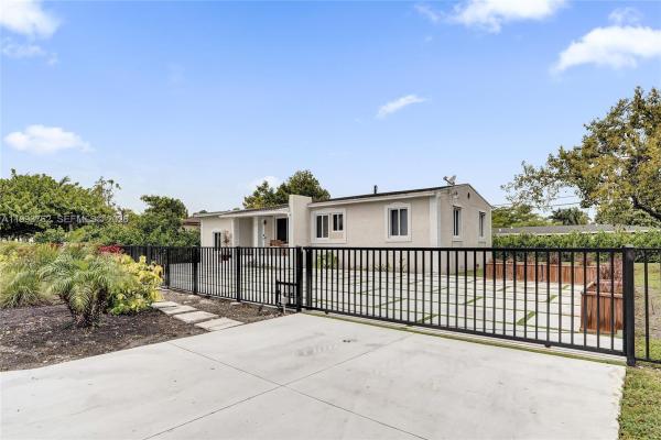 1001 NW 148th St, Unincorporated Dade County, Florida 33168, image 1