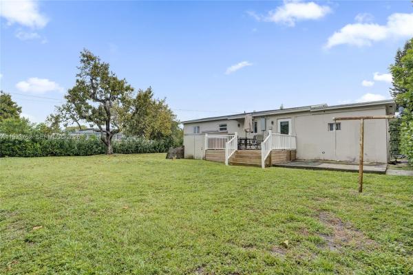 Biscayne Gardens, 1001 NW 148th St, Golden Glades, Florida 33168, image 3