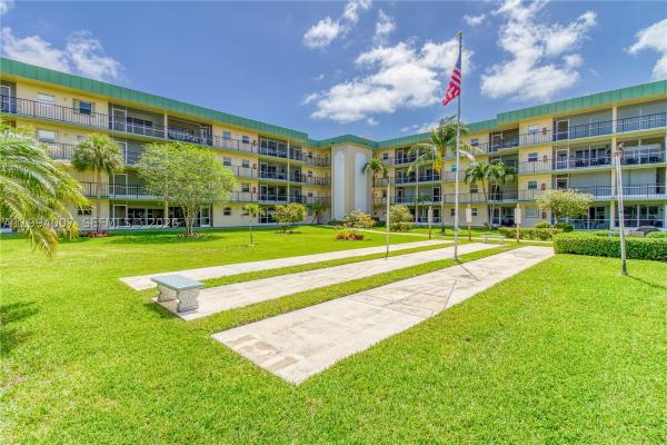 Hampton Gardens, 804 SE 7th St #107, Deerfield Beach, Florida 33441, image 2