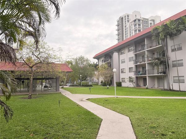 Granada Dadeland, 8101 SW 72nd Ave #403W, Glenvar Heights, Florida 33143, image 2