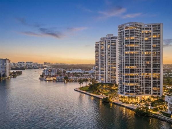 2800 Island Boulevard, 2800 Island Blvd #PH02, Aventura, Florida 33160, image 1