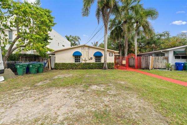 Gifford Lane Townhomes, 3147 Mcdonald St, Miami, Florida 33133, image 1