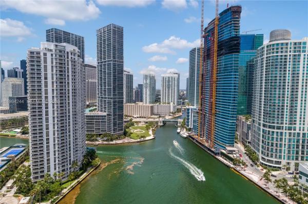 Carbonell, 901 Brickell Key Blvd #305, Miami, Florida 33131, image 1