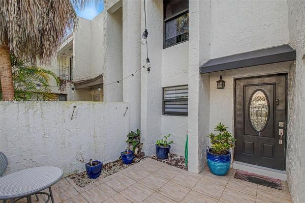 Snapper Creek Townhouses, 7104 SW 113th Ave, Kendall, Florida 33173, image 3