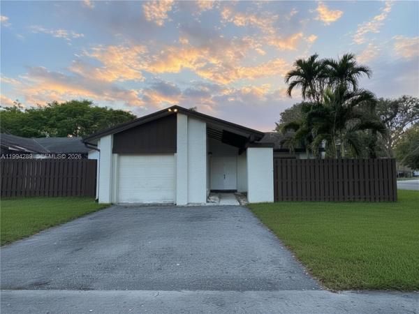 13428 SW 108th St Cir N, Unincorporated Dade County, Florida 33186, image 1