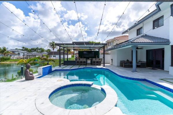 Park Lakes By The Meadows, 15763 SW 43rd St, Kendale Lakes, Florida 33185, image 3