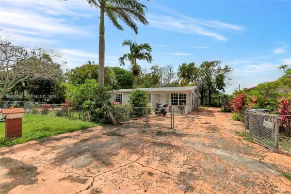 300 Northwest Blvd, Unincorporated Dade County, Florida 33126, image 1