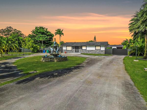 15305 SW 209th Ave, Unincorporated Dade County, Florida 33187, image 1