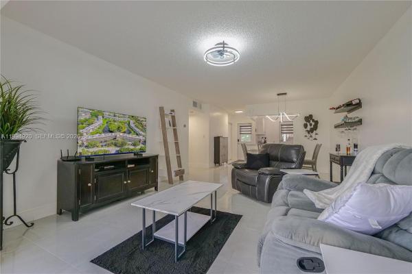 Thistle Gardens, 4701 NW 34th St #502, Lauderdale Lakes, Florida 33319, image 2