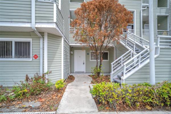 Summer Lake At Three Lakes, 3437 NW 44th St #107, Oakland Park, Florida 33309, image 2