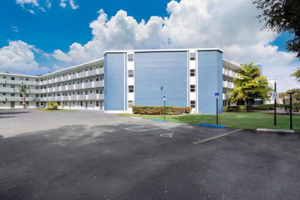 1351 NE 191st St #E 106, Unincorporated Dade County, Florida 33179, image 1