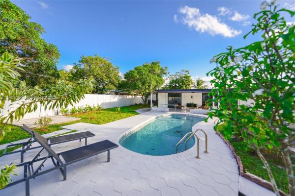 Rivera Manor, 415 NW 133rd St, North Miami, Florida 33168, image 2