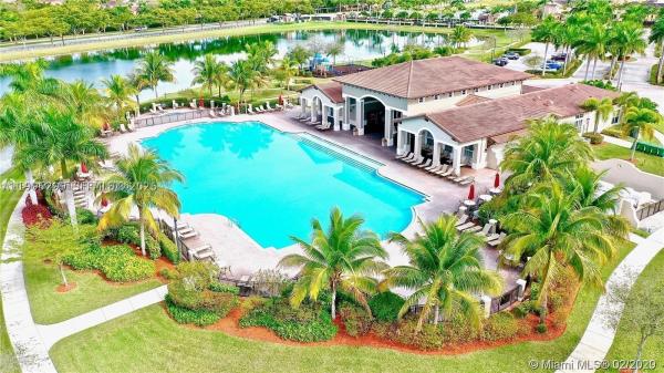 The Shores At Isles Of Bayshore, 9113 SW 227th St #1, Cutler Bay, Florida 33190, image 2